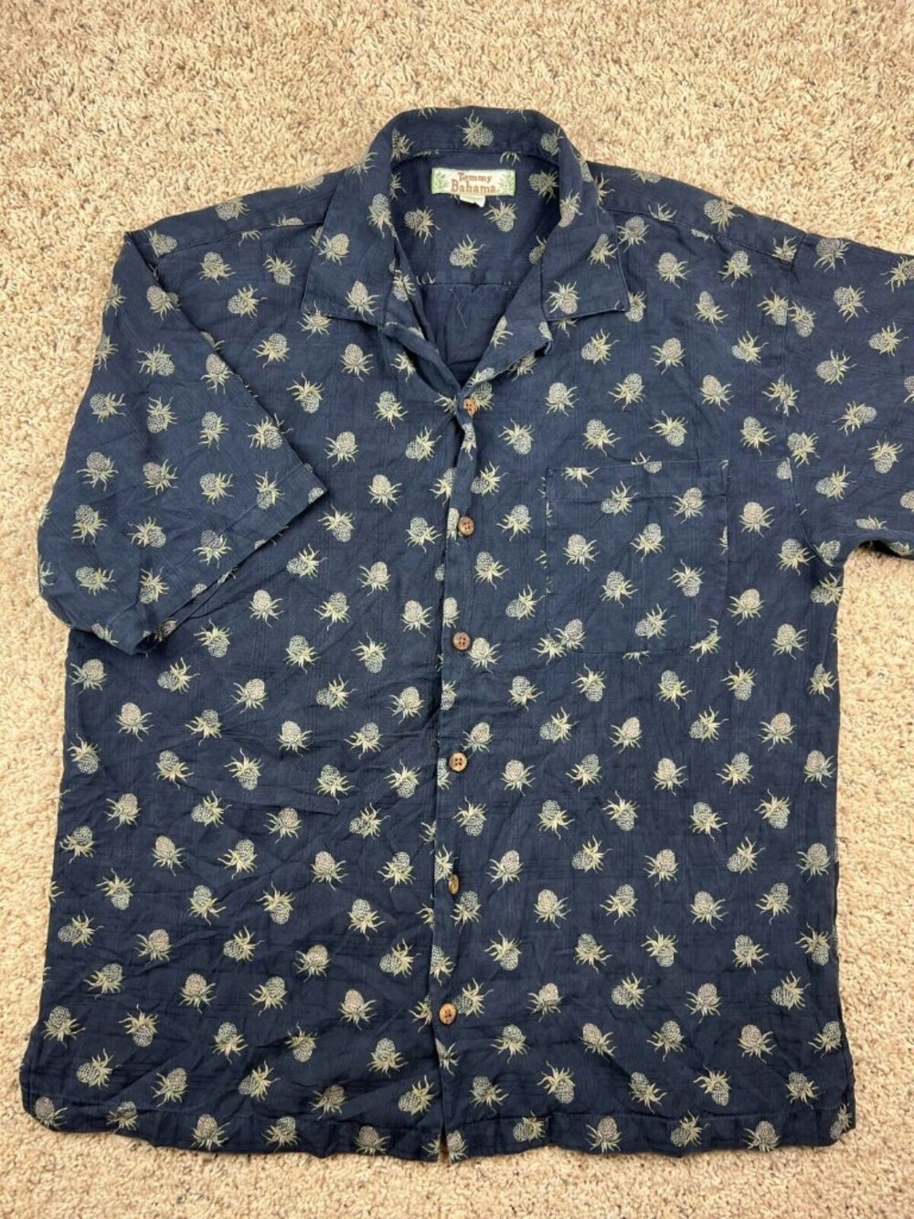 Tommy Bahama SILK Hawaiian Camp Aloha Shirt Size Medium Button Up Blue Pineapple